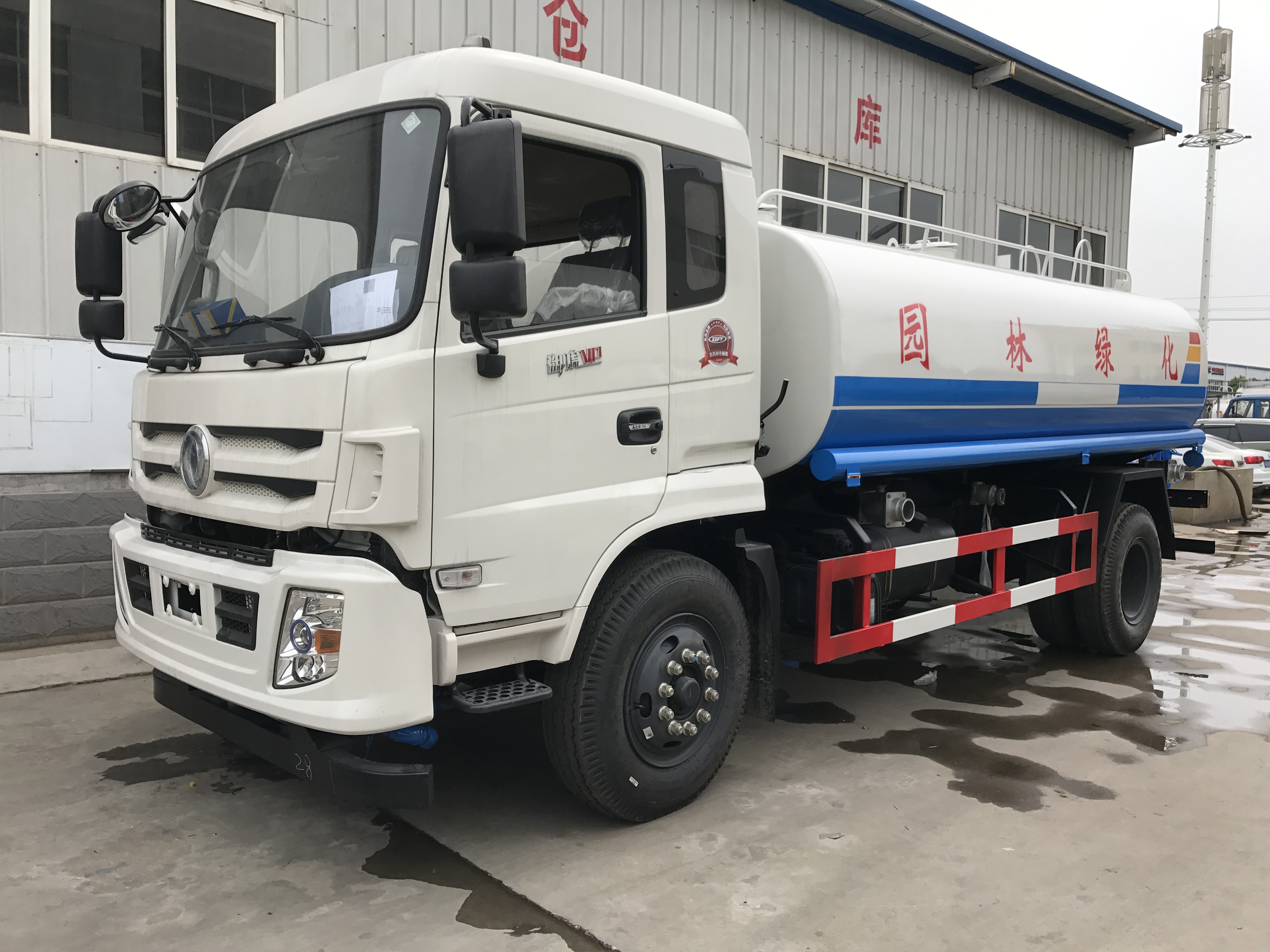 東風(fēng)12方綠化噴灑車